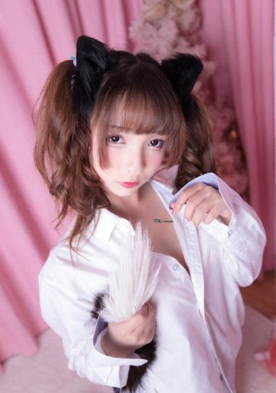 被迫沦为女同学的脚奴