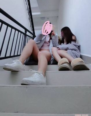 《年轻的妈妈》